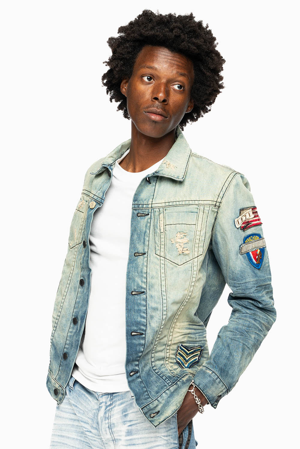 MENS DENIM JACKET IN ALLOY MEDIUM BROKEN WASH WITH PATCHES