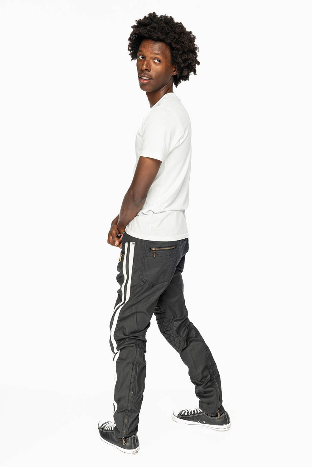 MENS BIKER JEANS IN BLK DY FABRIC  WITH WHITE STRIPES