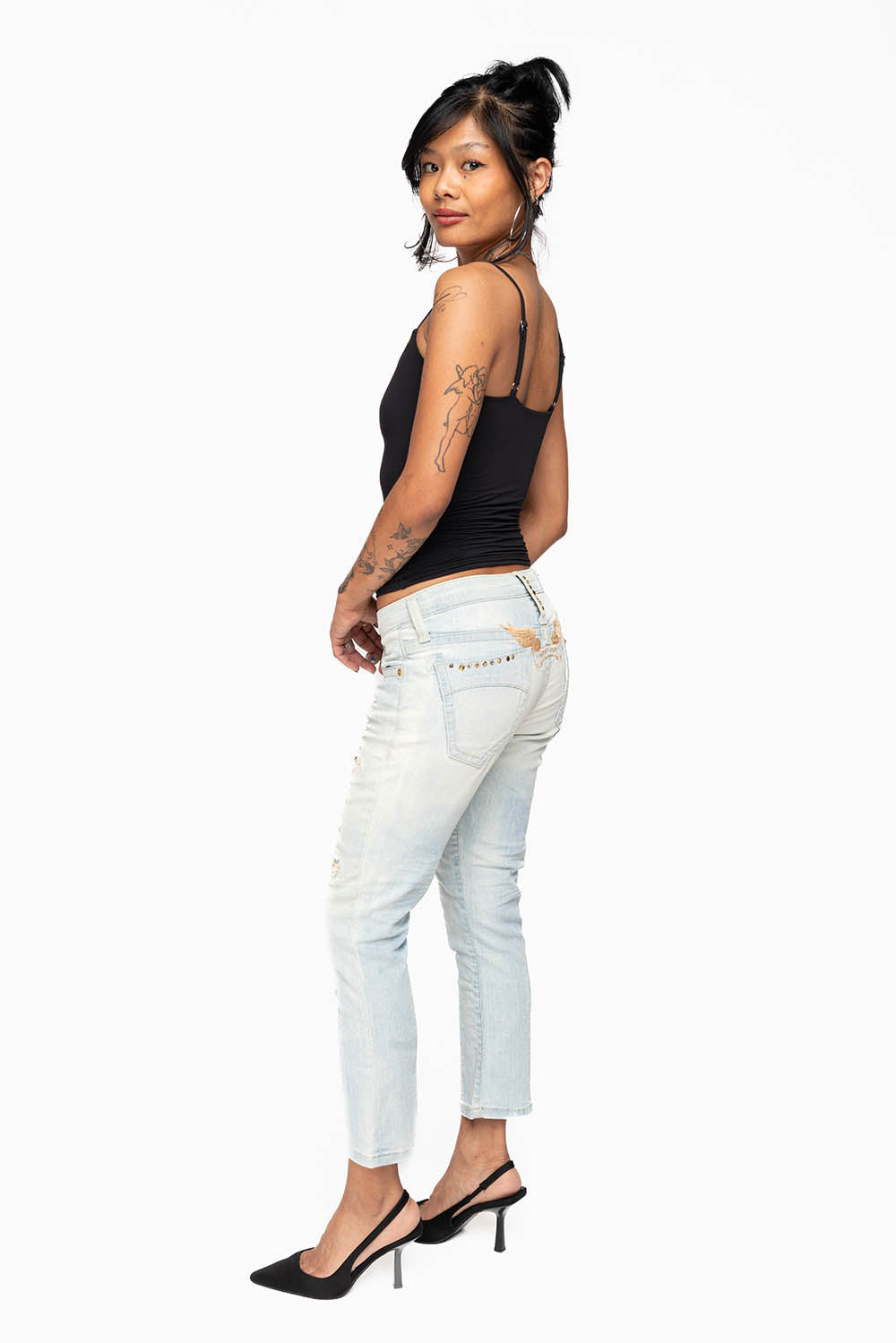 WOMENS RIPPED SKINNY CAPRI PANTS IN NICOLE LIGHT BROKEN REPAIRED WASH WITH STUDS AND CRYSTALS
