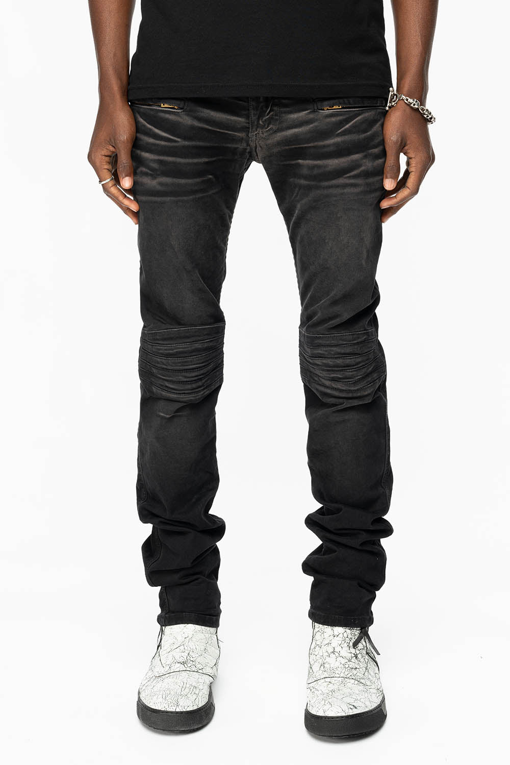MENS MOTO BIKER JEANS IN BLACK PIGMENT SPRAY WASH
