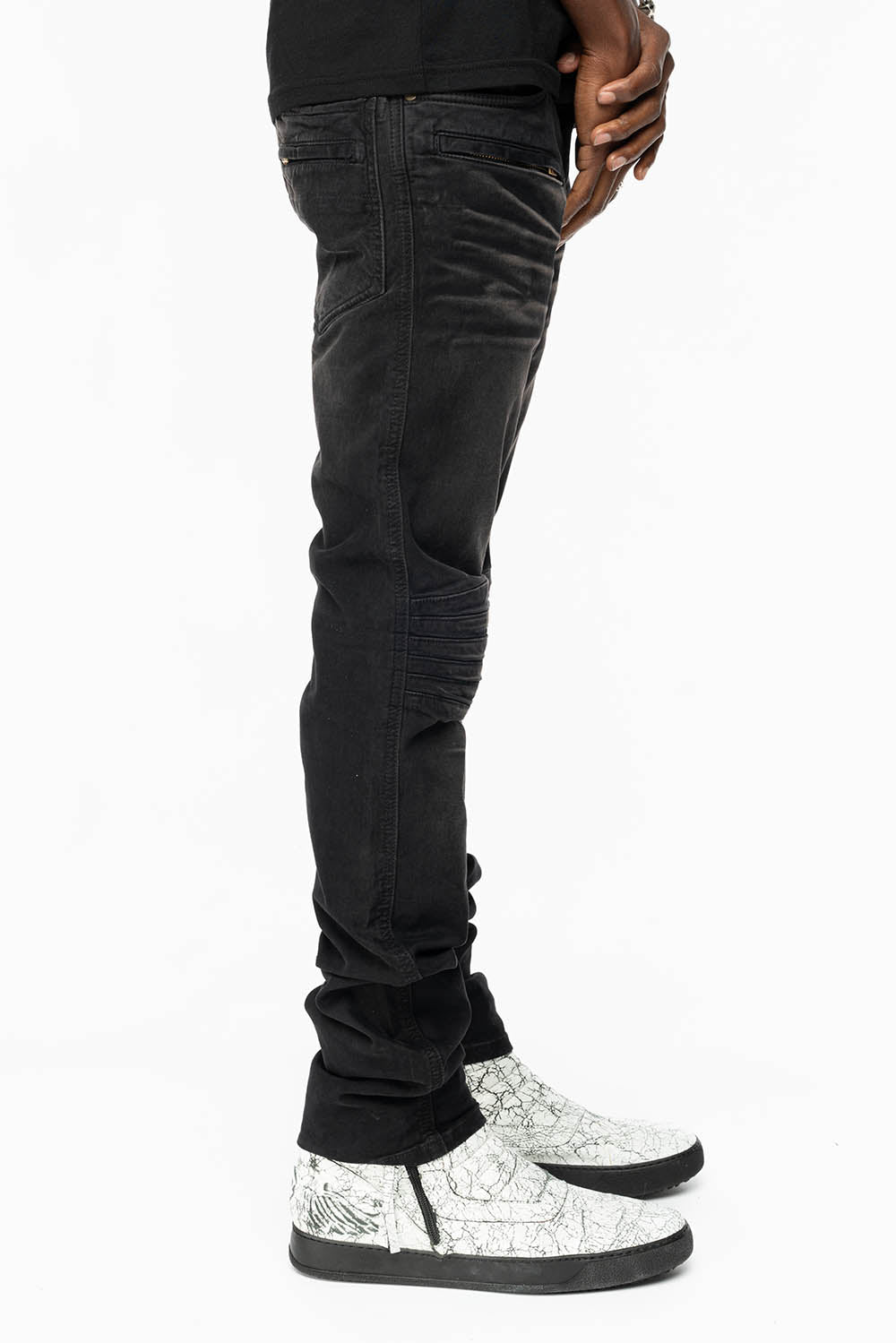 MENS MOTO BIKER JEANS IN BLACK PIGMENT SPRAY WASH