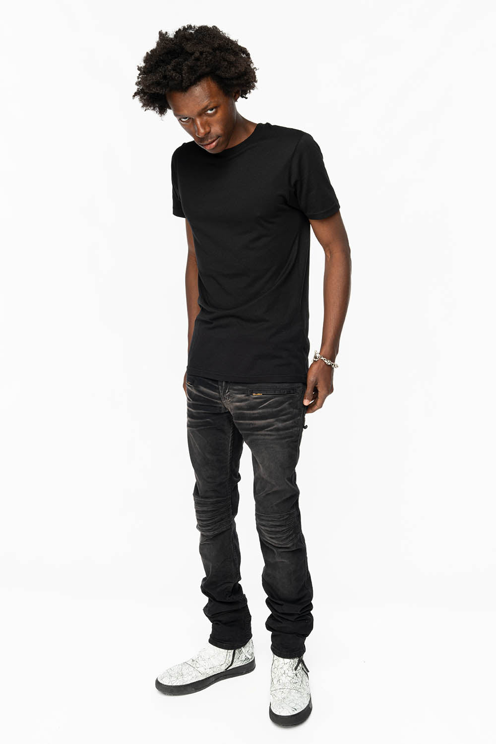 MENS MOTO BIKER JEANS IN BLACK PIGMENT SPRAY WASH