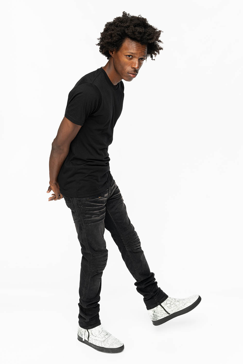MENS MOTO BIKER JEANS IN BLACK PIGMENT SPRAY WASH
