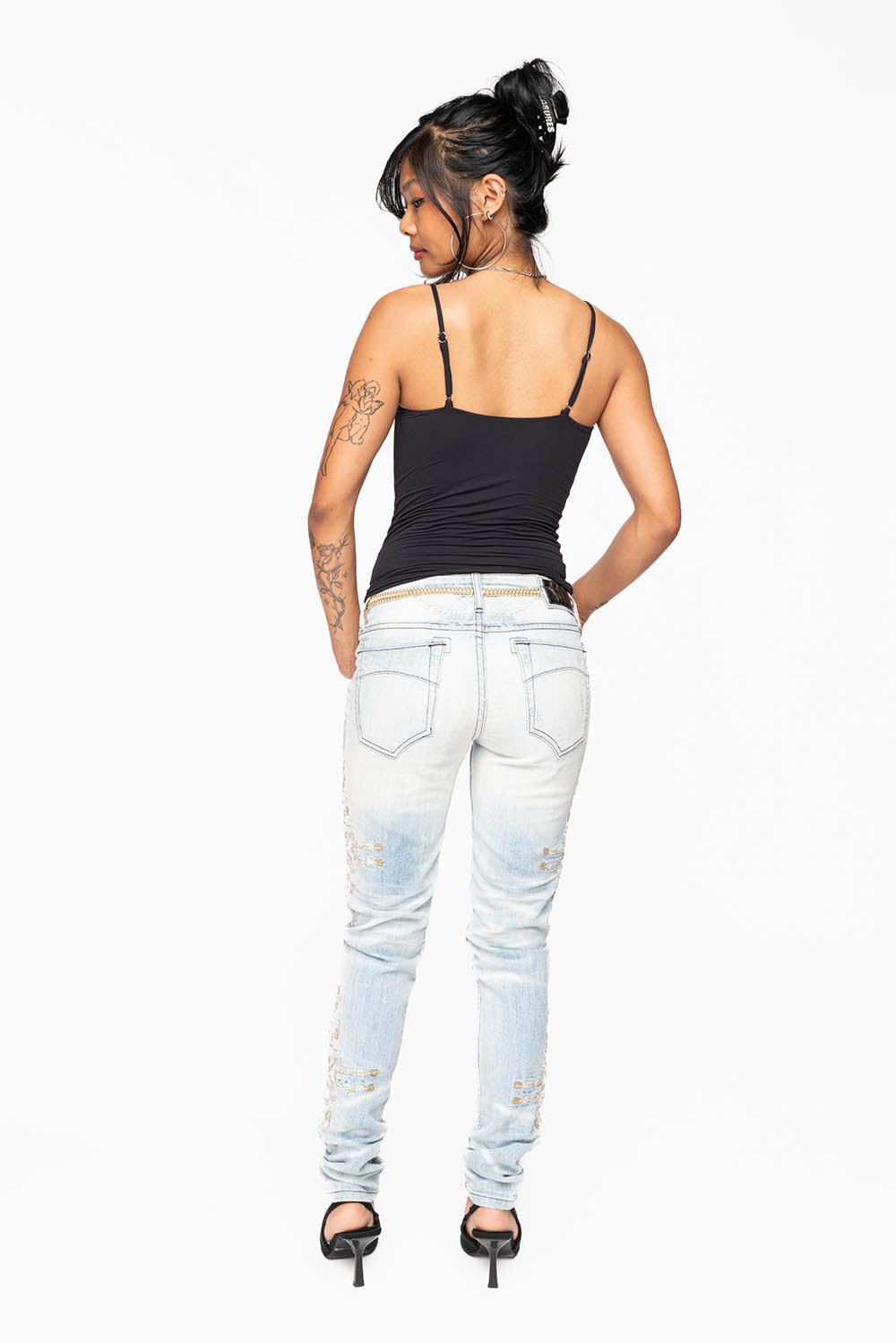 ROBIN’S WOMEN SKINNY JEAN IN CHAPA INDIGO NICOLE LIGHT BROKEN REPAIRED WITH EMBELISHMENT