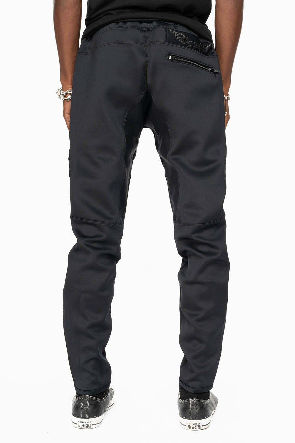 JOGGER IN BLACK WITH TIGER PATCH
