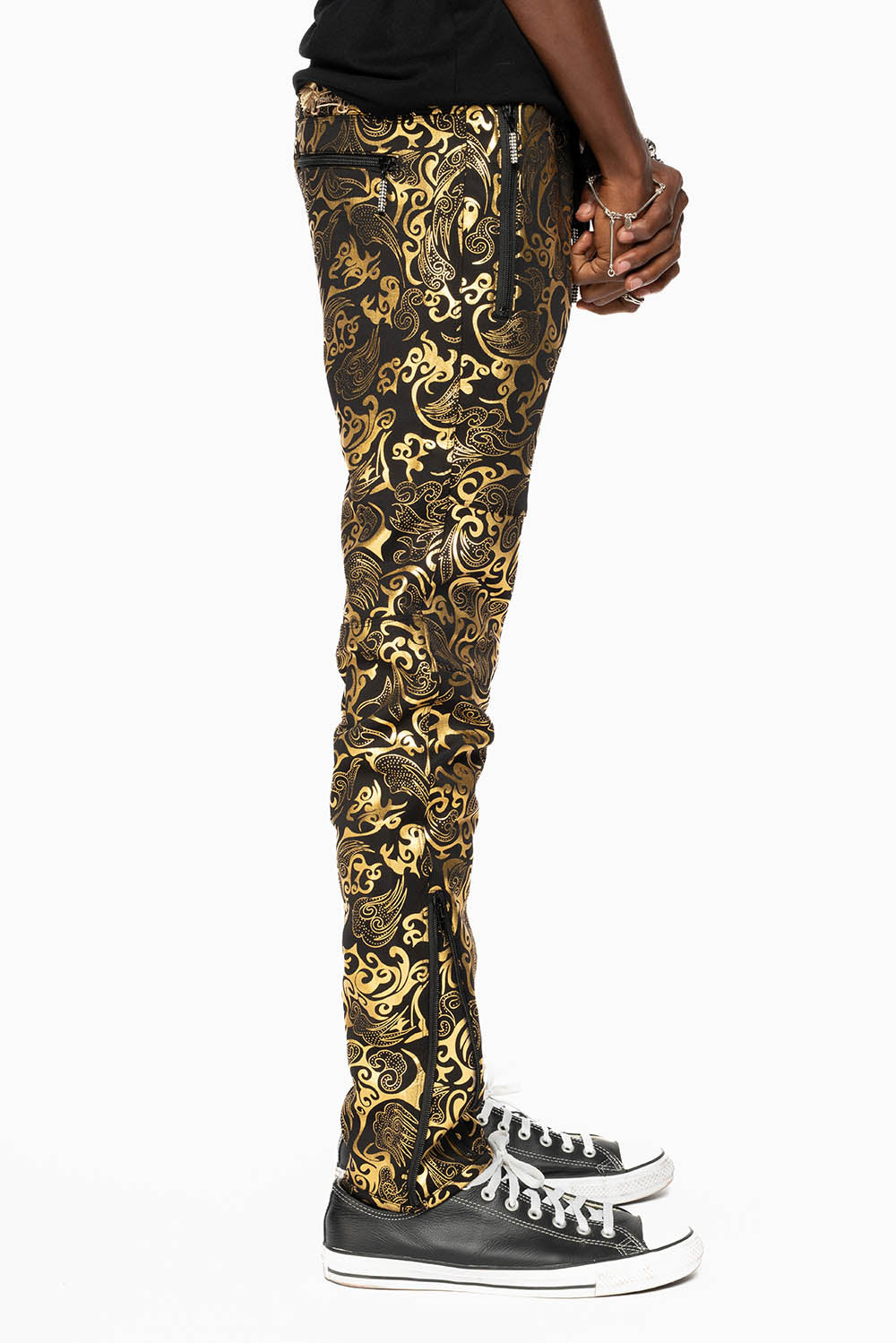 CLOUD JOGGER IN BLACK AND GOLD