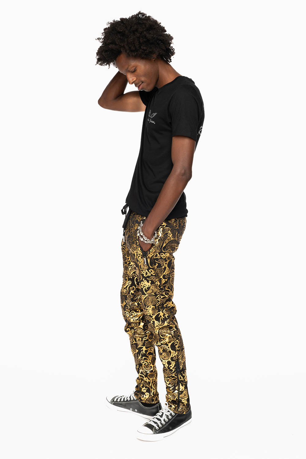 CLOUD JOGGER IN BLACK AND GOLD