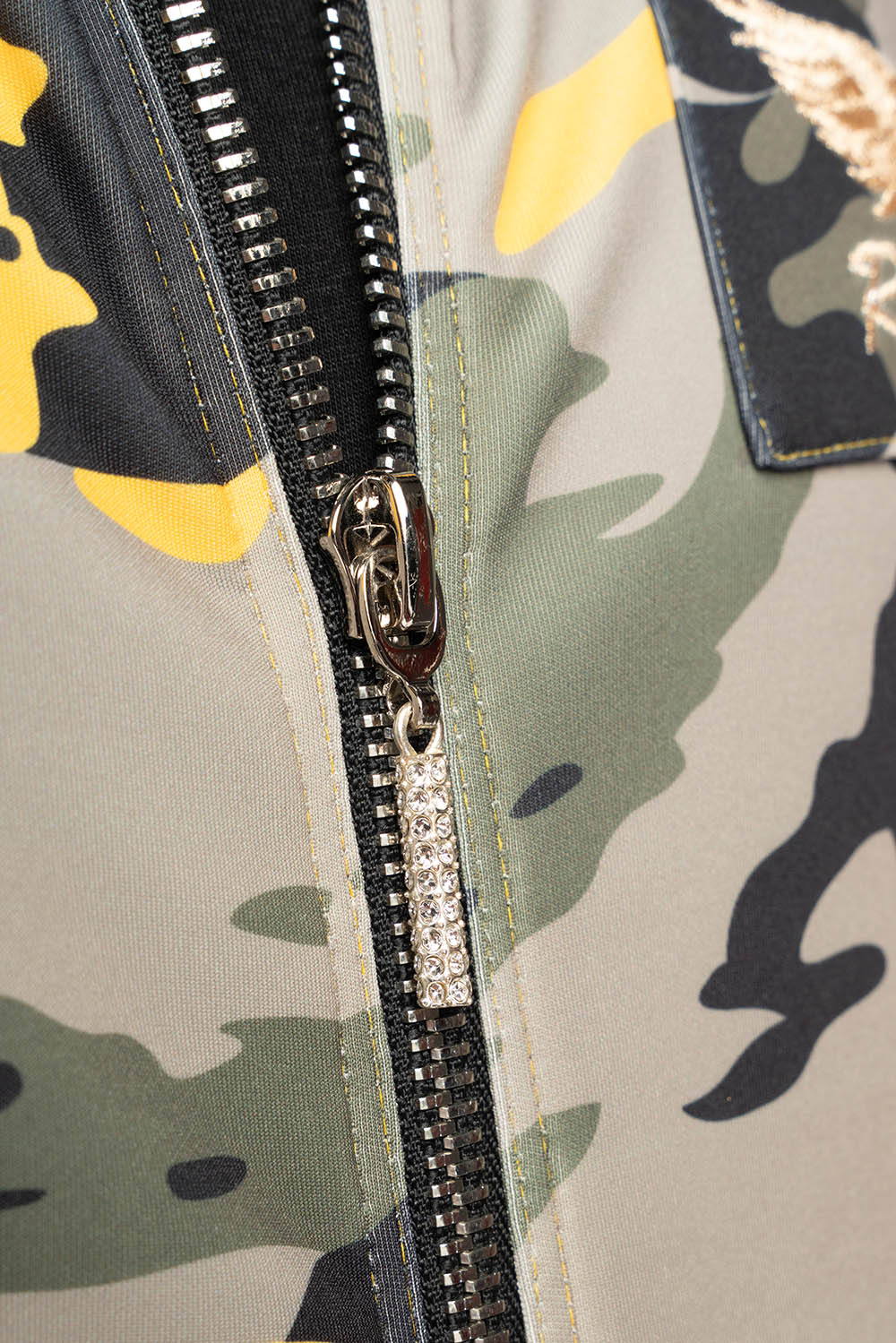 ROBIN’S TEAM TRACK JACKET IN CAMO YELLOW