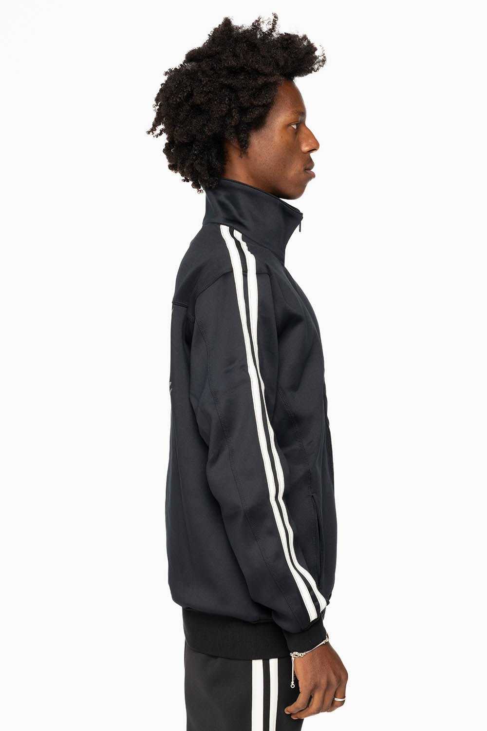 TRACK JACKET IN BLACK WITH WHITE STRIPE