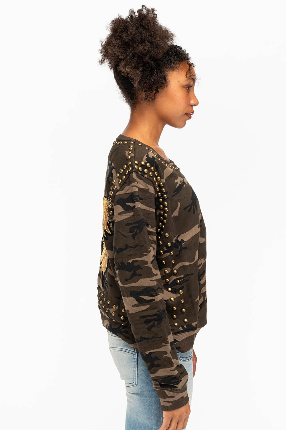 WOMENS STUDDED PULLOVER SWEATSHIRT IN CAMO GREEN