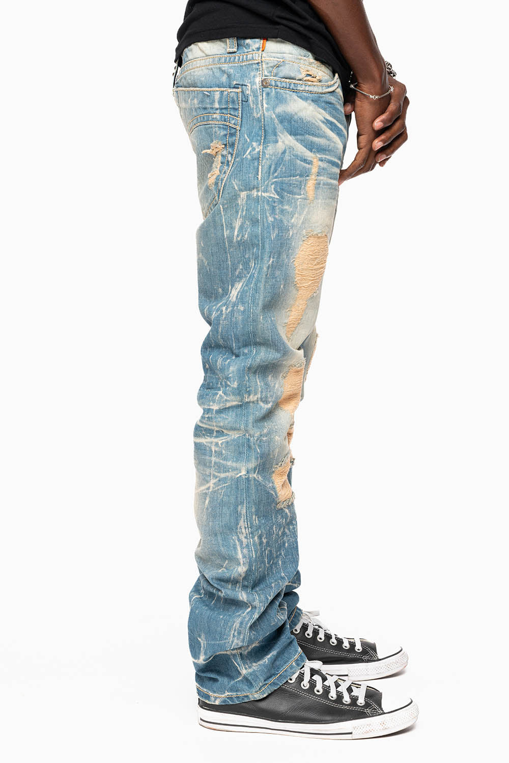 CLASSIC 5 POCKET SLIM LEG JEANS IN 4D LIGHT BROKEN REPAIRED WASH