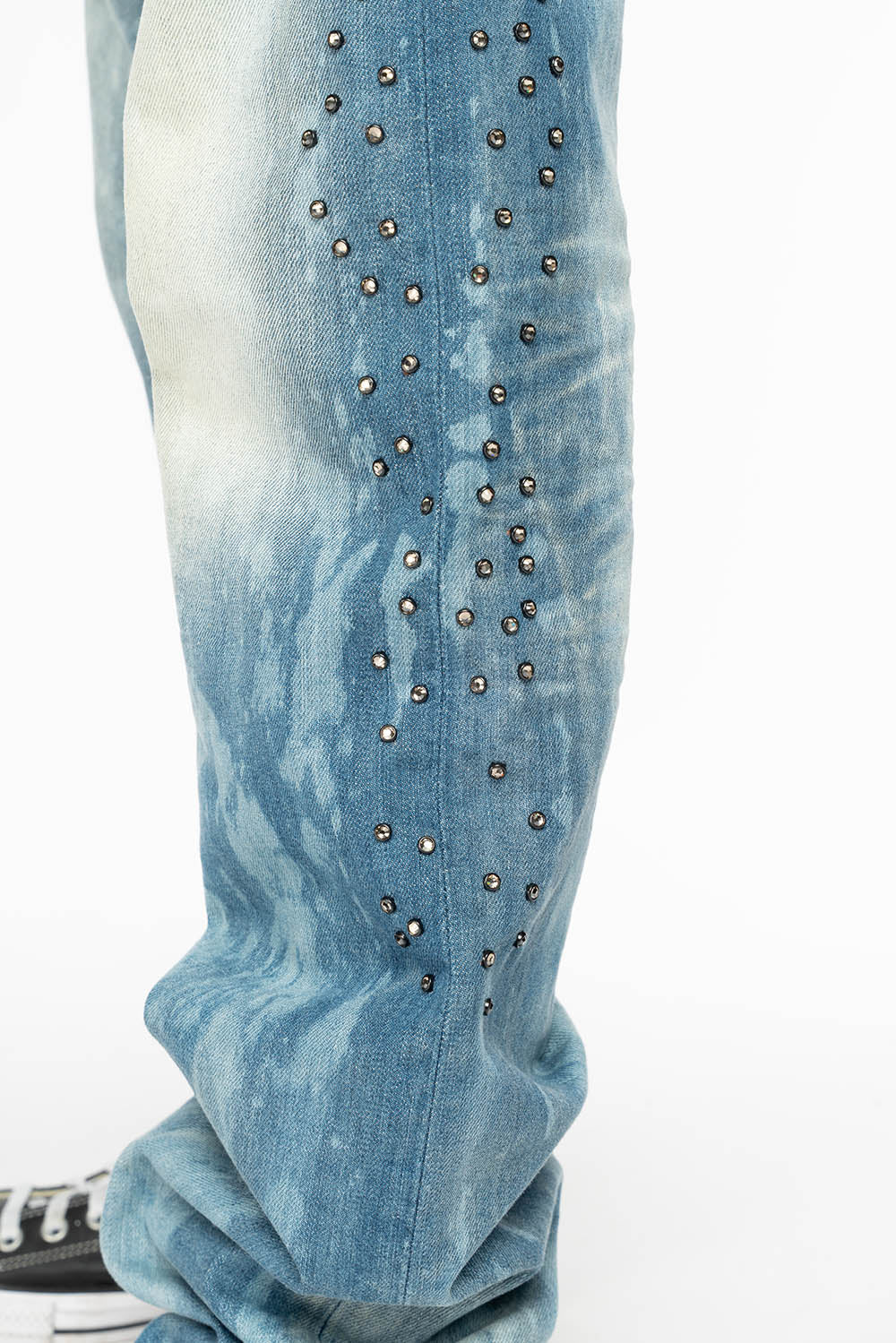 STRAIGHT CUT JEANS IN AQUARAMA WASH EMBELLISHED WITH CRYSTALS AND PATCHES