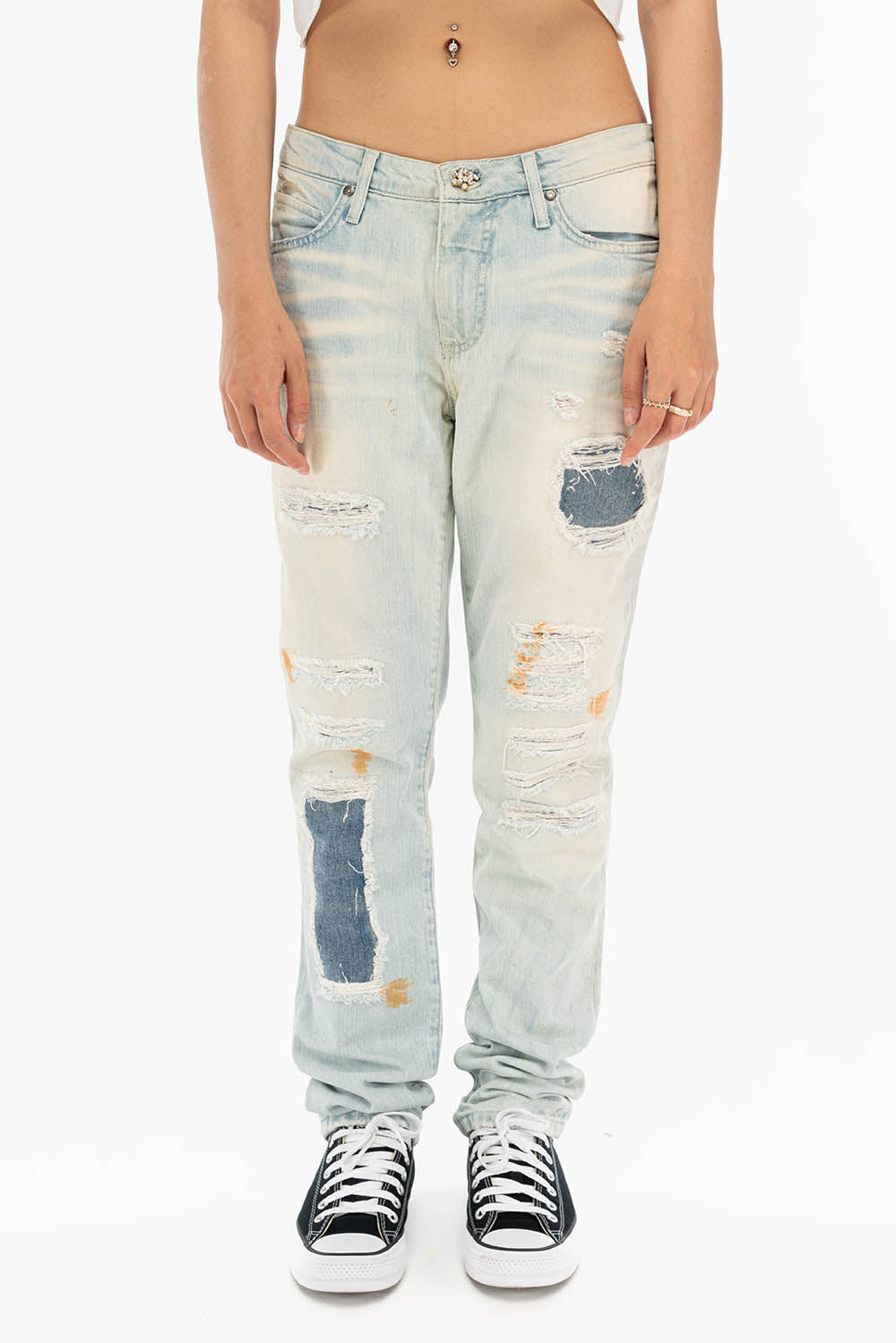 BOYFRIEND STYLE WOMENS PATCHED JEANS IN GEORGE WASH