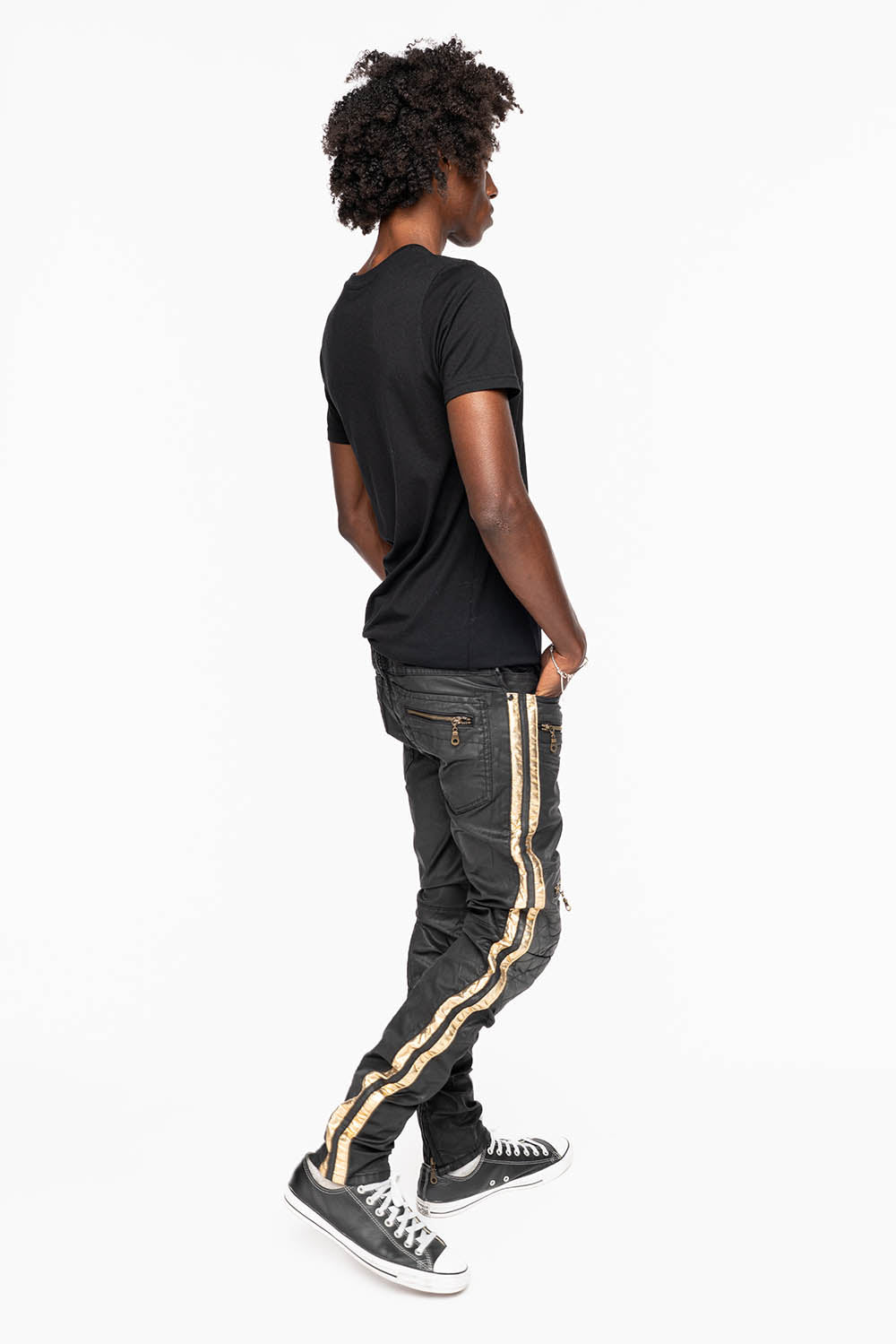 MENS BIKER JEANS IN BLK DY FABRIC WITH GOLD STRIPES