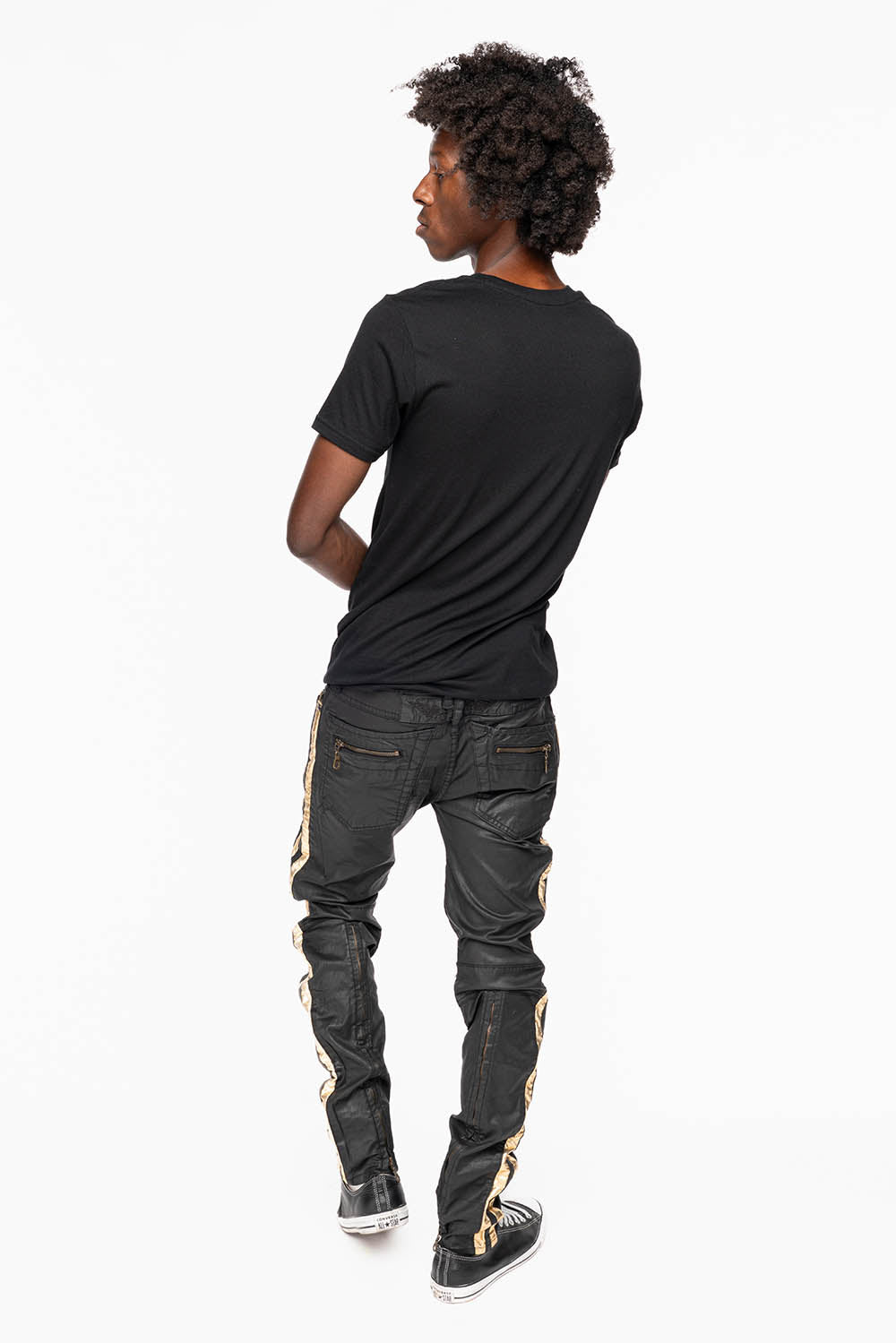MENS BIKER JEANS IN BLK DY FABRIC WITH GOLD STRIPES