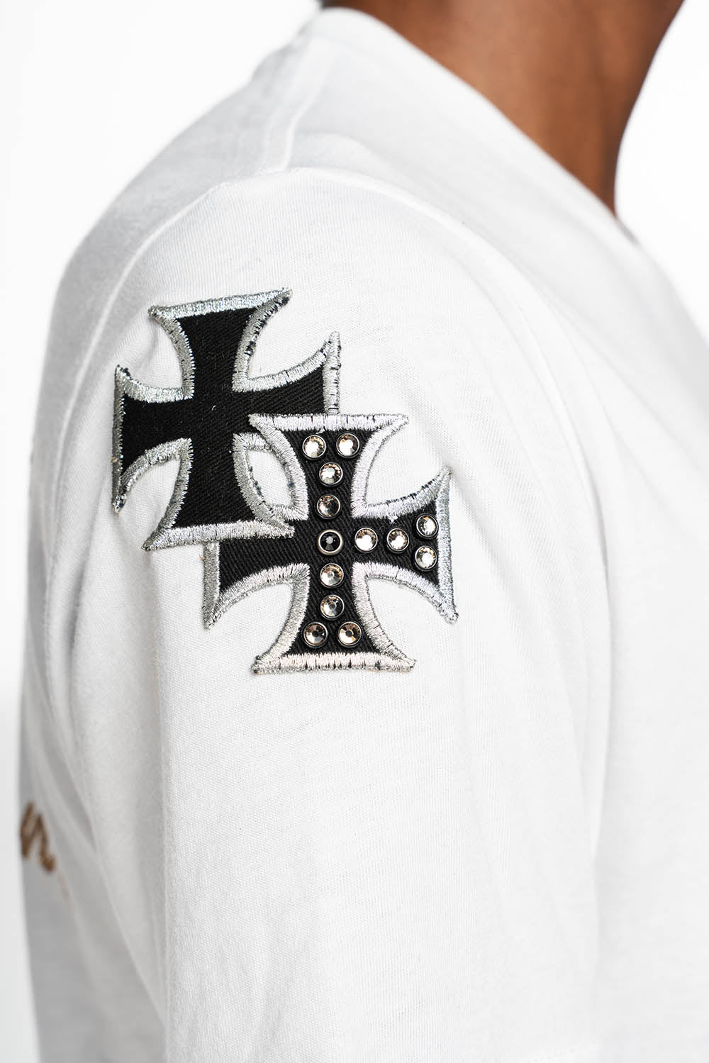 ROBIN’S LOGO WINGS TEE IN WHITE  EMBELLISHED WITH CROSS PATCHES AND CRYSTALS