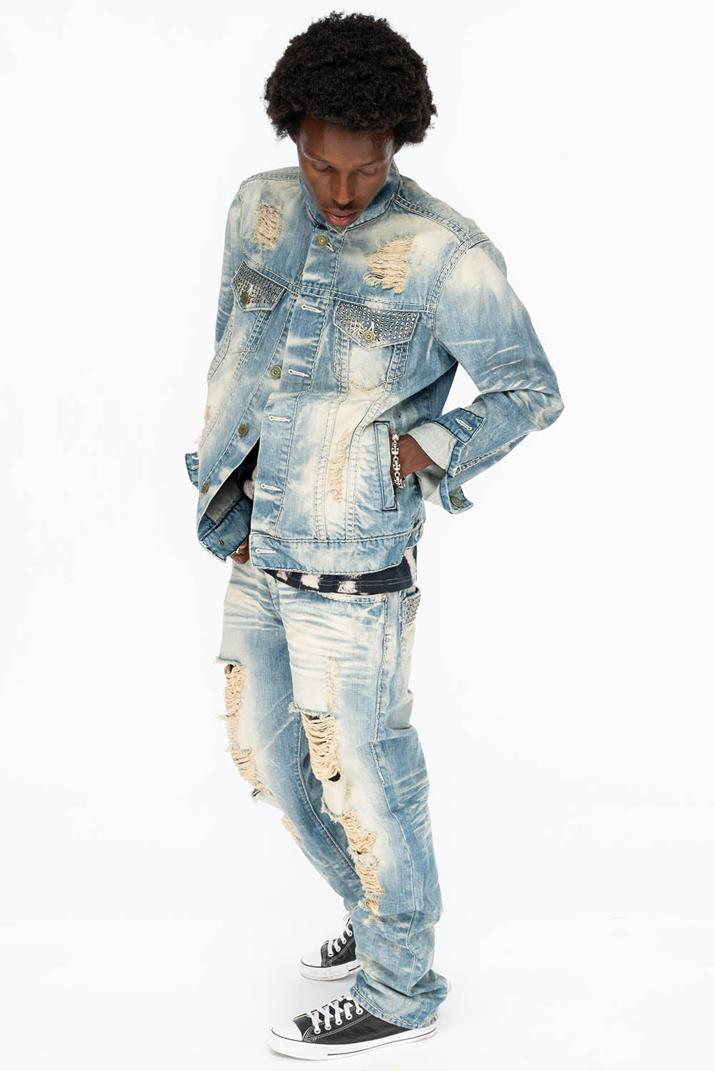 VINTAGE INDIGO DISTRESSED ,RIPPED JEAN JKT WITH WHITE CONTRAST STICH IN OMAHA BROKEN WASH WITH CRYSTALS