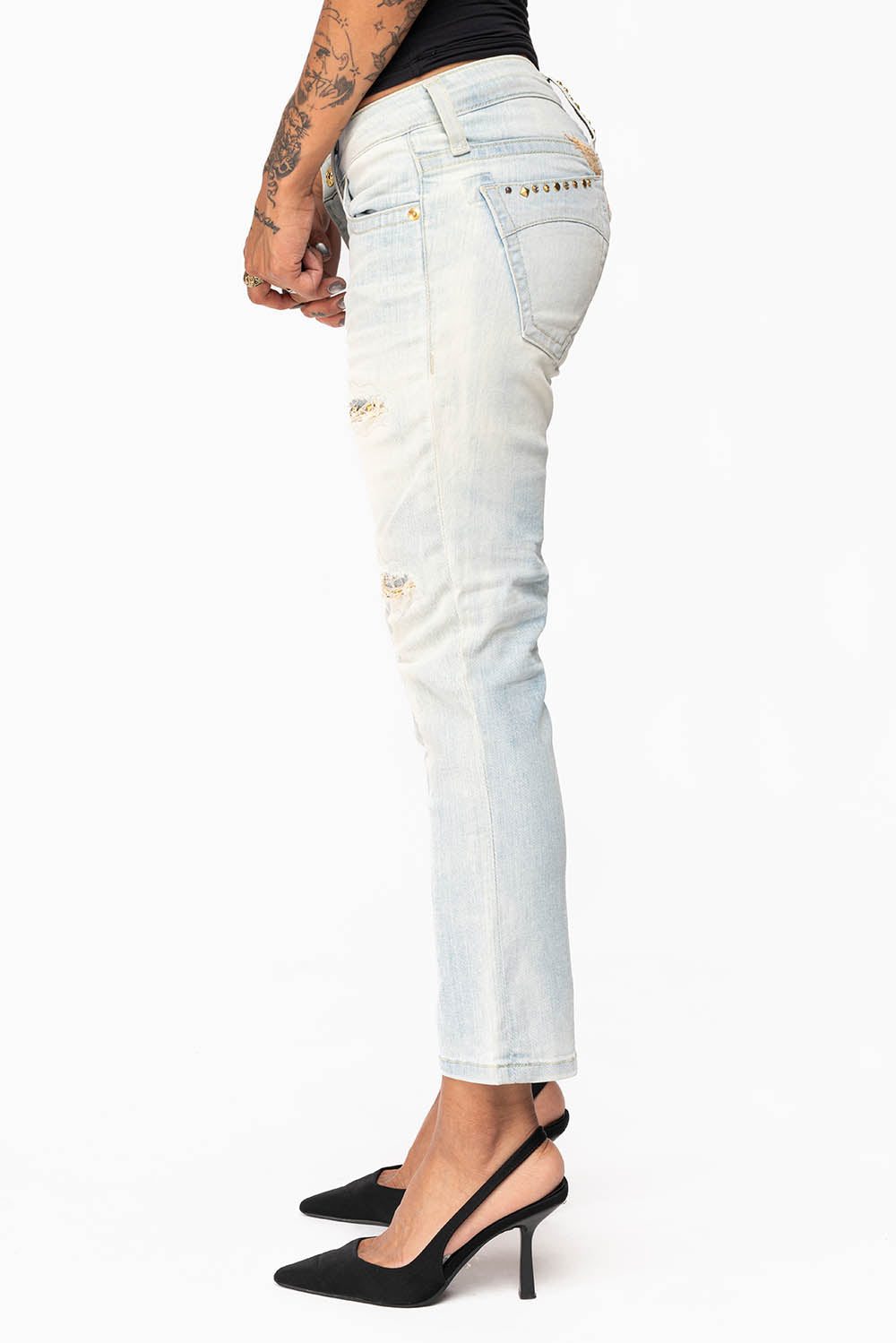 WOMENS RIPPED SKINNY CAPRI PANTS IN NICOLE LIGHT BROKEN REPAIRED WASH WITH STUDS AND CRYSTALS