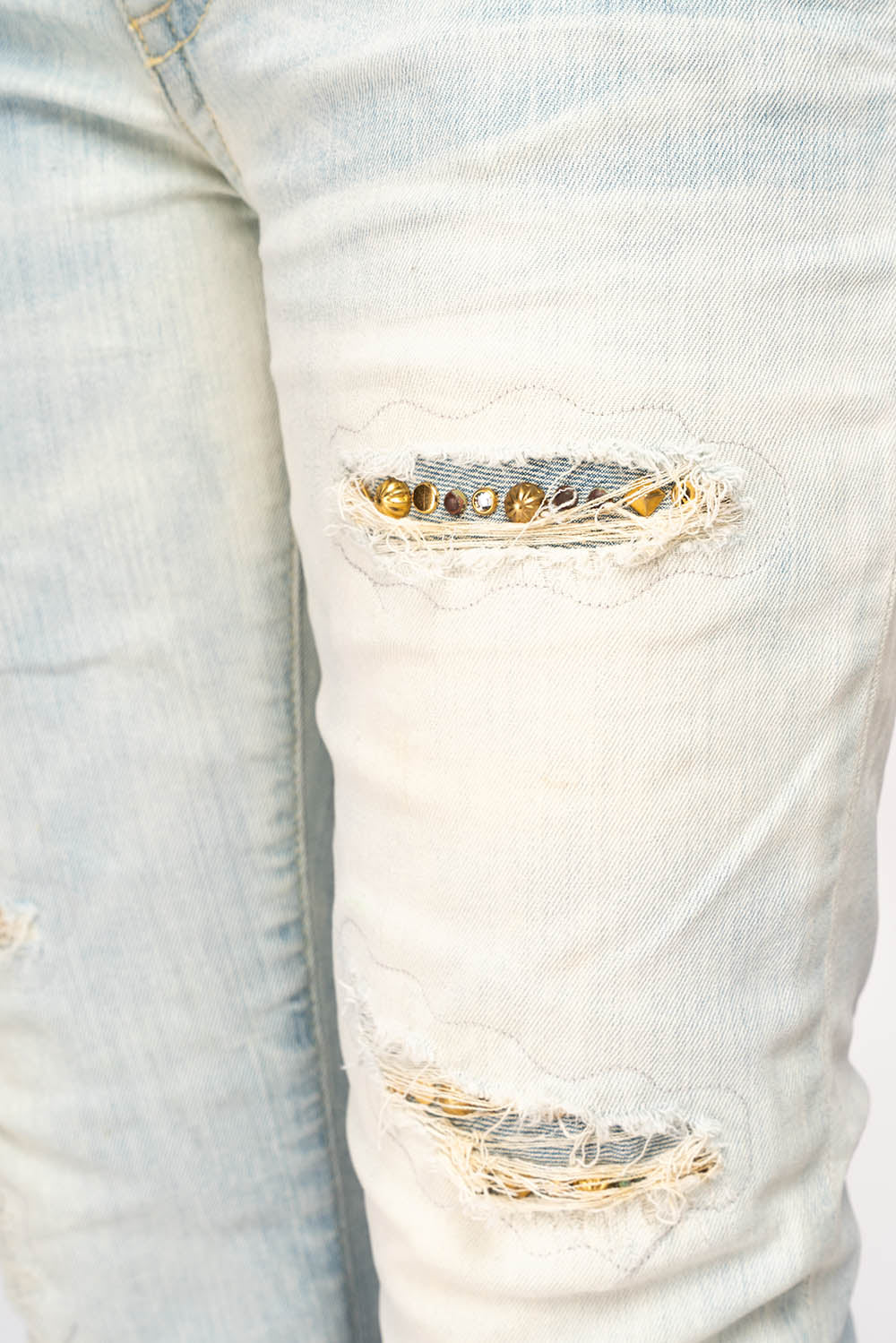 WOMENS RIPPED SKINNY CAPRI PANTS IN NICOLE LIGHT BROKEN REPAIRED WASH WITH STUDS AND CRYSTALS