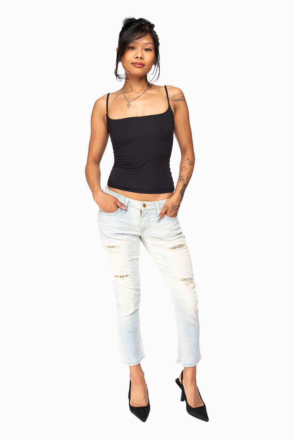 WOMENS RIPPED SKINNY CAPRI PANTS IN NICOLE LIGHT BROKEN REPAIRED WASH WITH STUDS AND CRYSTALS