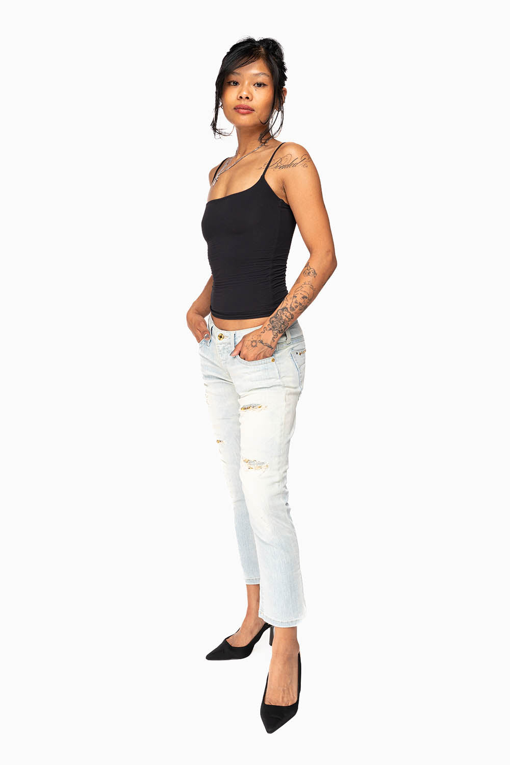 WOMENS RIPPED SKINNY CAPRI PANTS IN NICOLE LIGHT BROKEN REPAIRED WASH WITH STUDS AND CRYSTALS