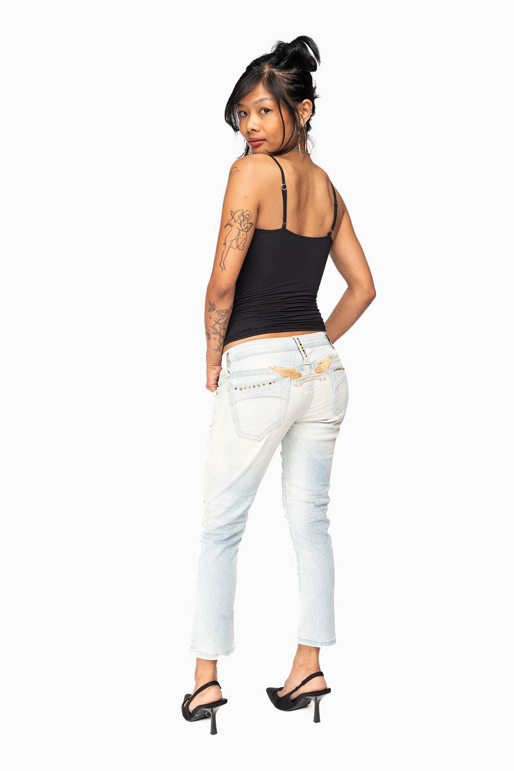 WOMENS RIPPED SKINNY CAPRI PANTS IN NICOLE LIGHT BROKEN REPAIRED WASH WITH STUDS AND CRYSTALS