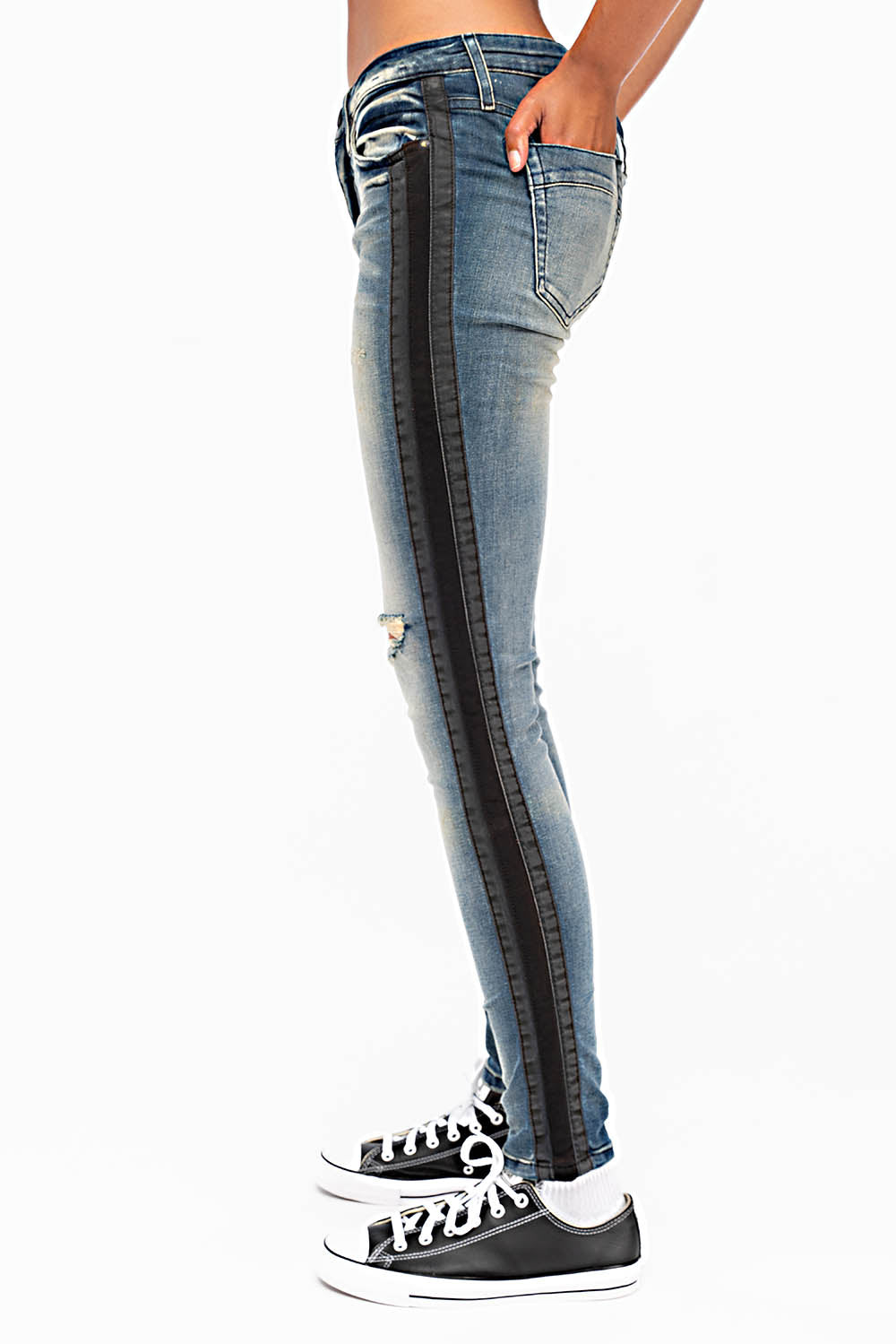 MID RISE WOMENS SKINNY BLUE JEANS WITH BLACK STRIPES