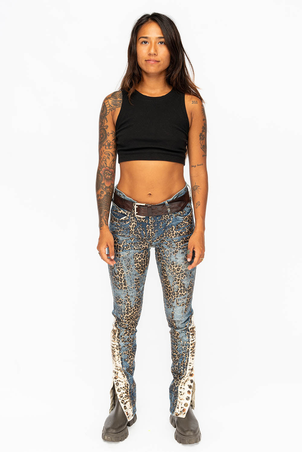 WOMENS BLUE JEANS WITH LEOPARD COATING AND ANKLE SNAP CLOSURE