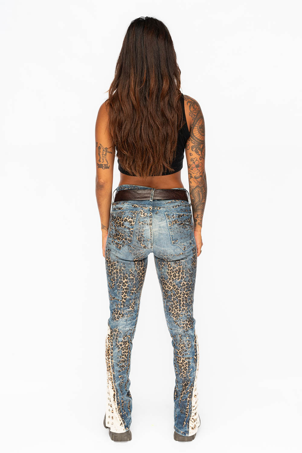 WOMENS BLUE JEANS WITH LEOPARD COATING AND ANKLE SNAP CLOSURE