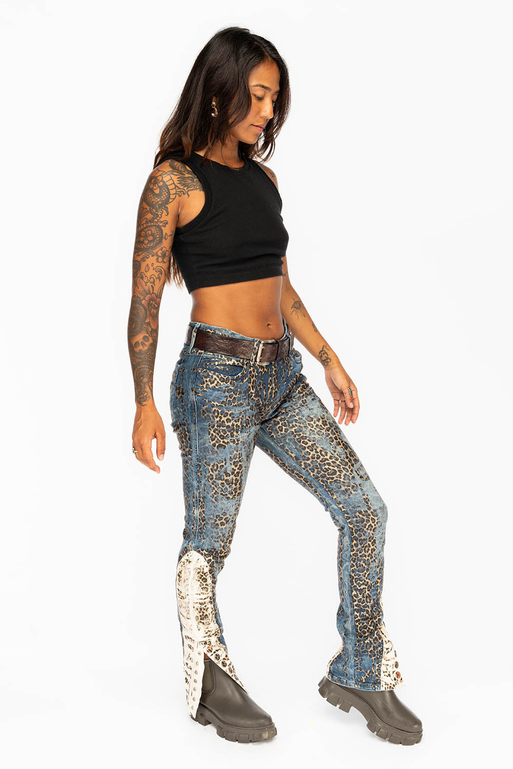 WOMENS BLUE JEANS WITH LEOPARD COATING AND ANKLE SNAP CLOSURE