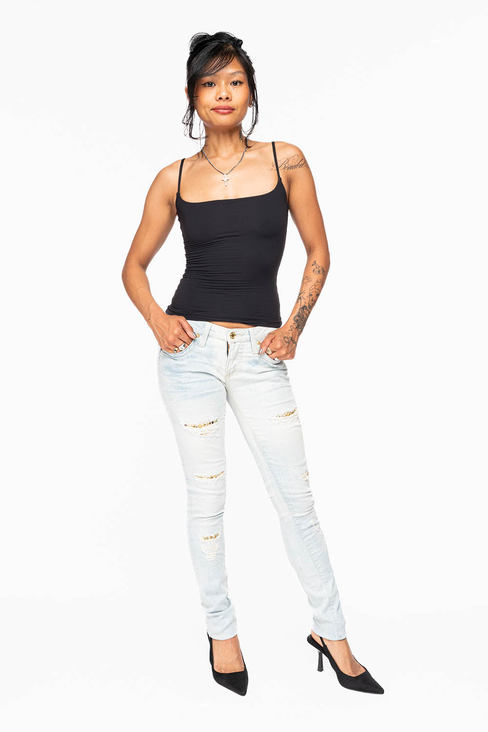 MARILYN WOMENS SKINNY NICOLE LIGHT BROKEN REPAIRED  WASH EMBELLISHED WITH STUDS & CRYSTALS
