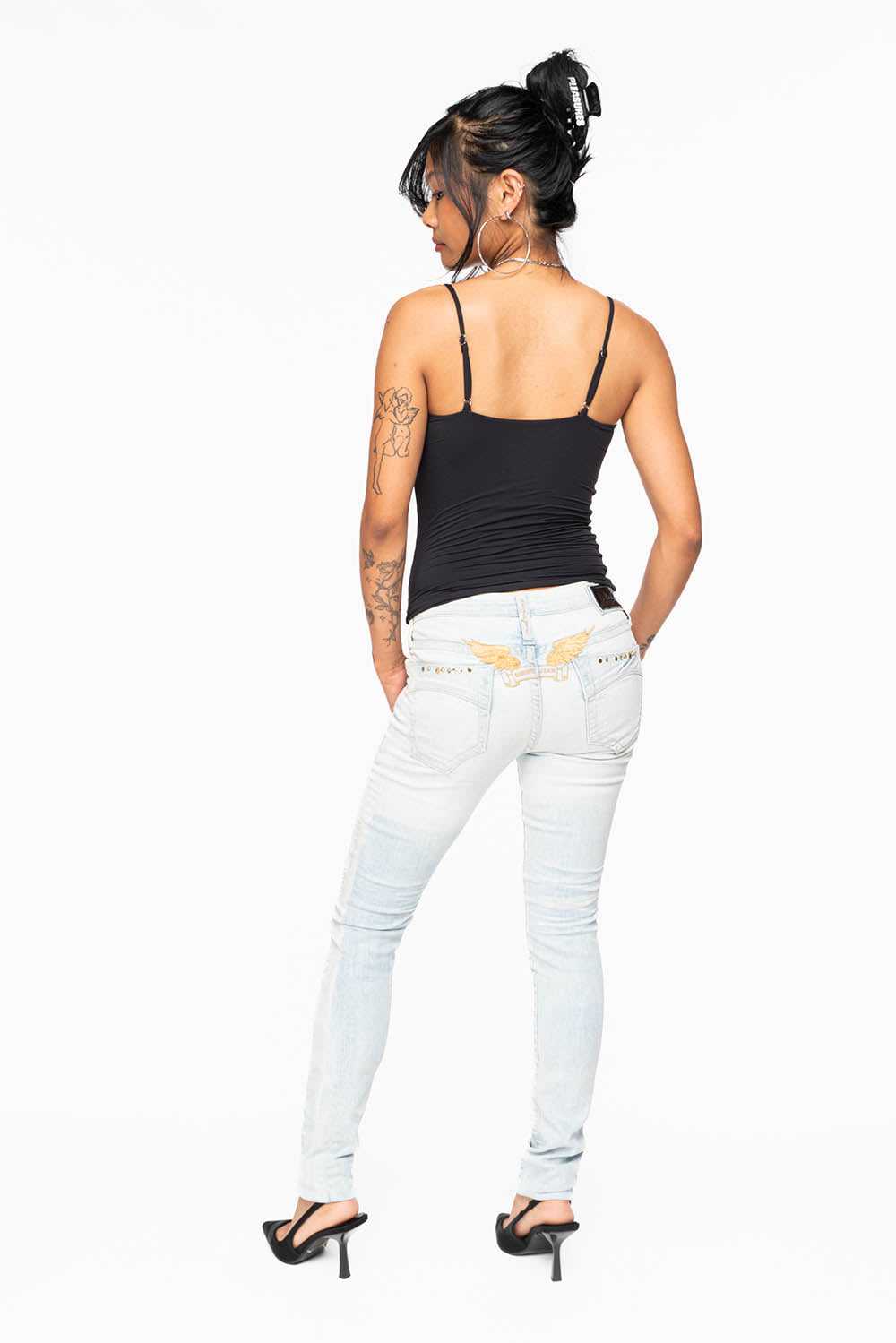 MARILYN WOMENS SKINNY NICOLE LIGHT BROKEN REPAIRED  WASH EMBELLISHED WITH STUDS & CRYSTALS