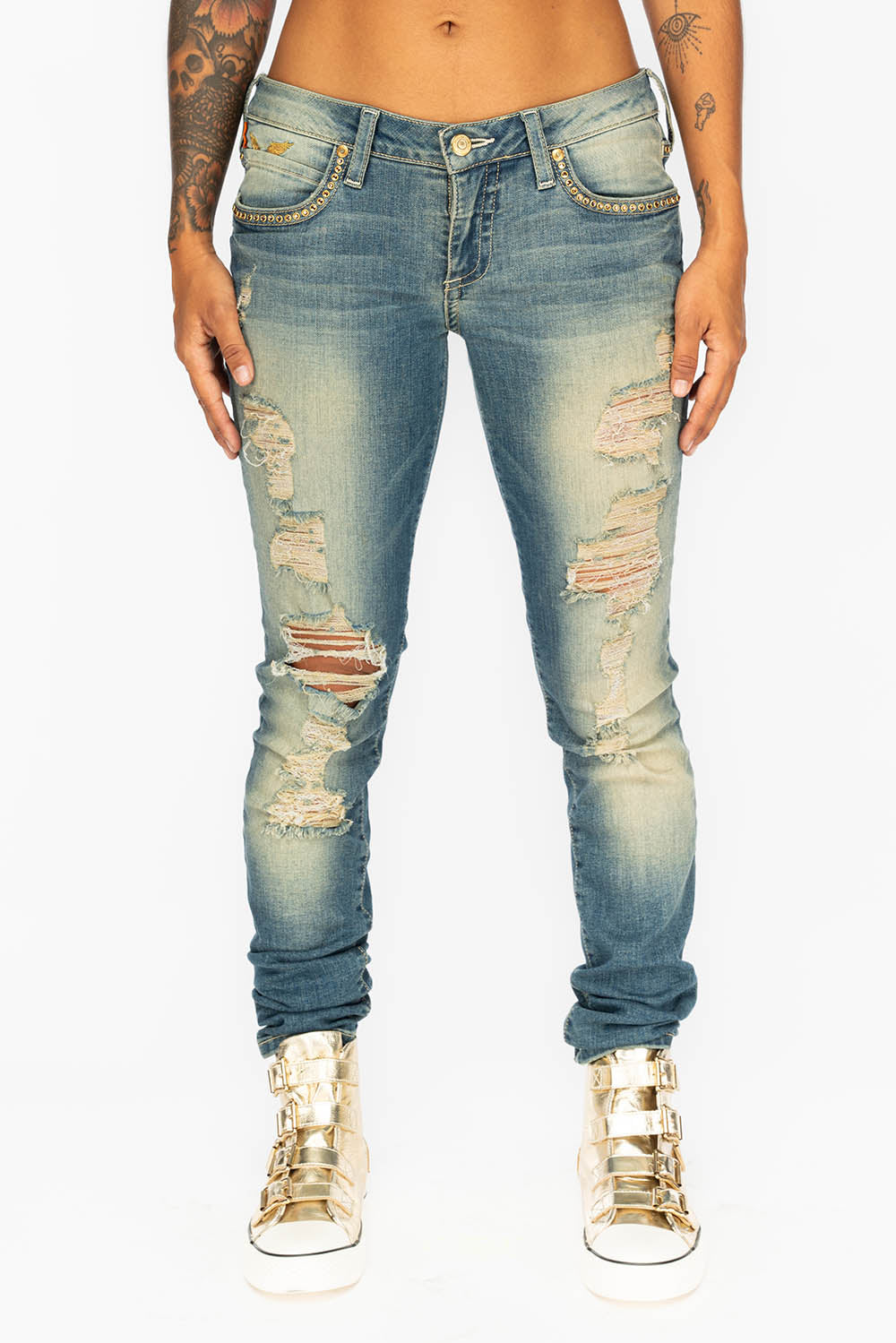 MARILYN WOMENS DISTRESSED BROKEN STUDDED SKINNY  BLUE JEANS WITH GOLD WINGS AND GOLD EMBELLISHMENT