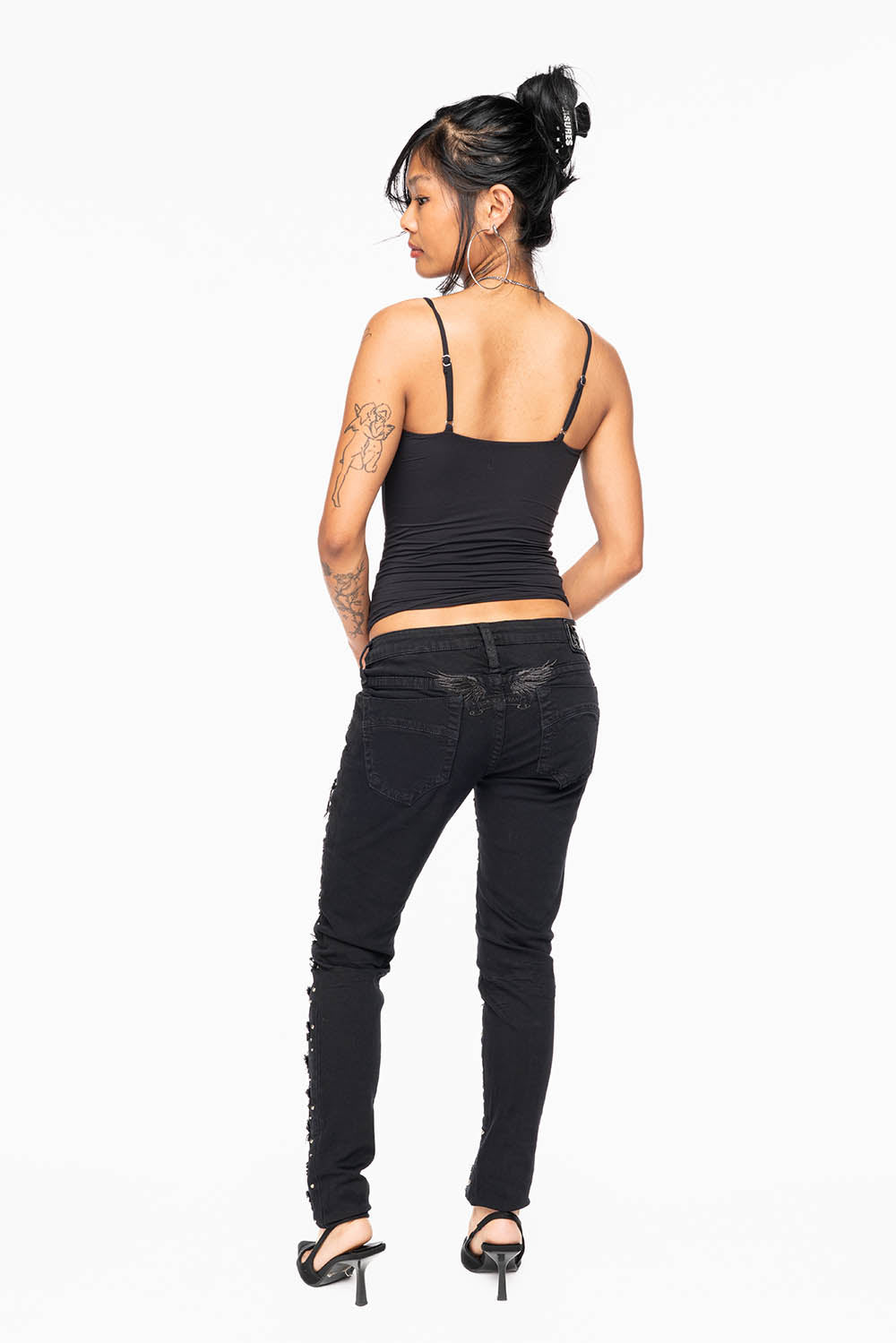 MARILYN WOMENS DISTRESSED & REPAIRED STUDDED SKINNY JEANS IN BLACK EMBELLISHED WITH STUDS & CRYSTALS