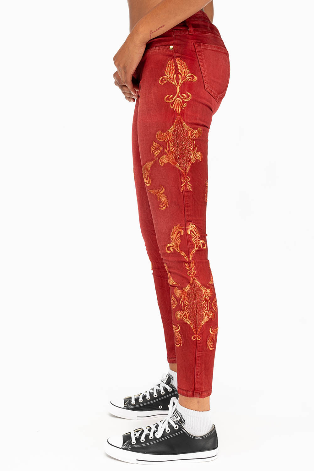 MID RISE WOMENS JEANS WITH GOLD EMBROIDERY IN RED