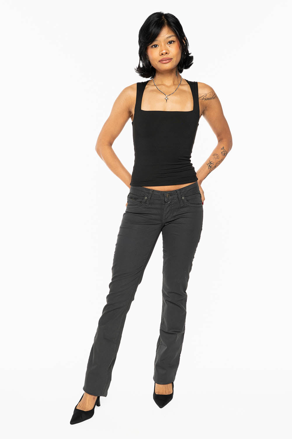 MARILYN LOW RISE WOMENS STRAIGHT LEG JEANS IN CHARCOAL COATING