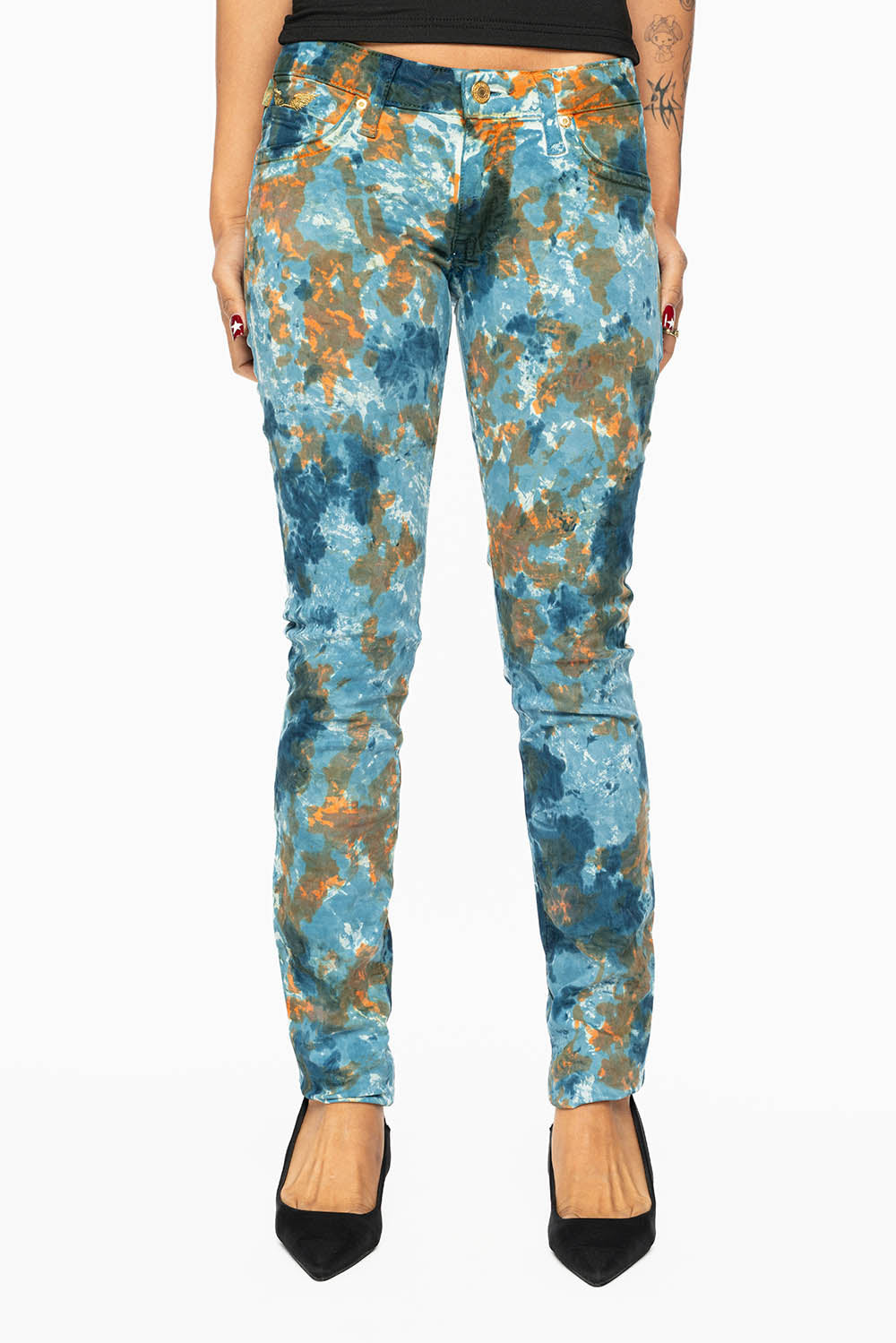 MARILYN LOW RISE WOMENS SKINNY JEANS IN  PAINT BLUE WASH WITH AURUM CRYSTALS
