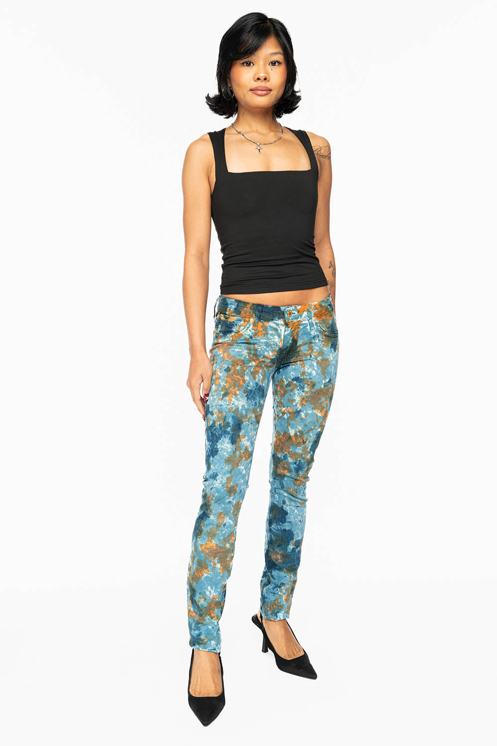 MARILYN LOW RISE WOMENS SKINNY JEANS IN  PAINT BLUE WASH WITH AURUM CRYSTALS