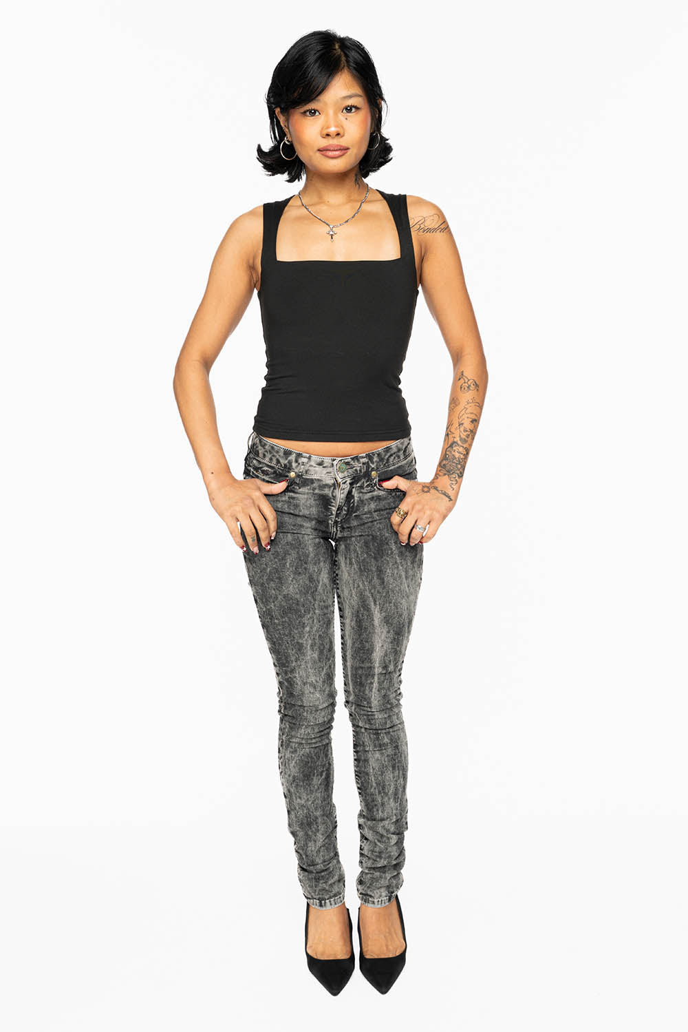 JANE MID RISE WOMENS SKINNY JEANS IN GARY LIGHT GREY WASH