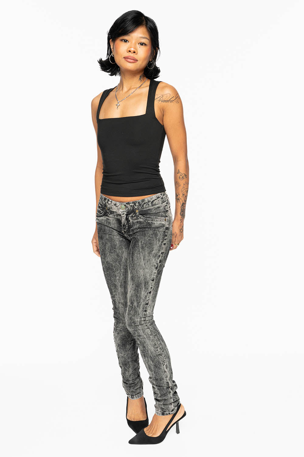 JANE MID RISE WOMENS SKINNY JEANS IN GARY LIGHT GREY WASH