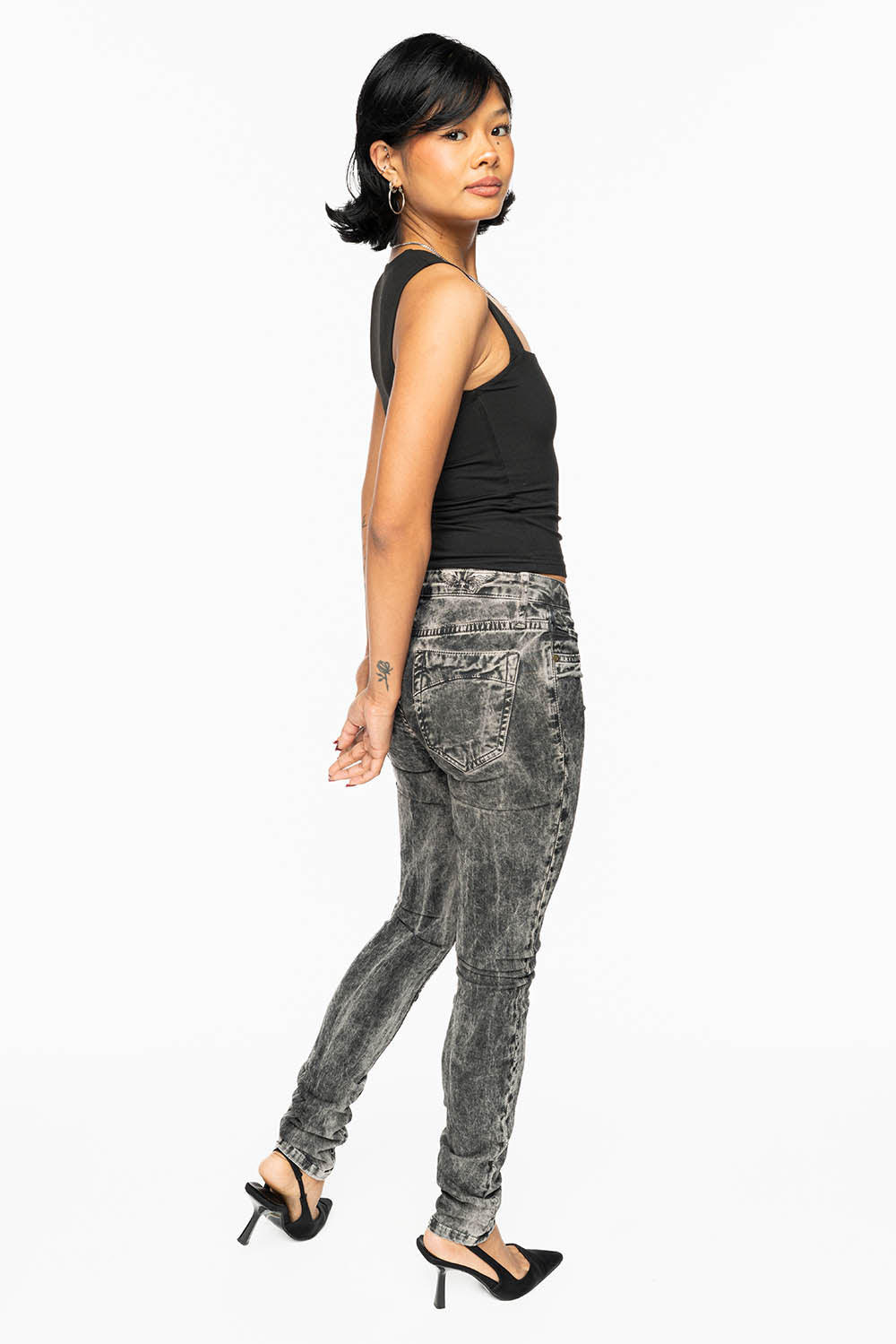 JANE MID RISE WOMENS SKINNY JEANS IN GARY LIGHT GREY WASH