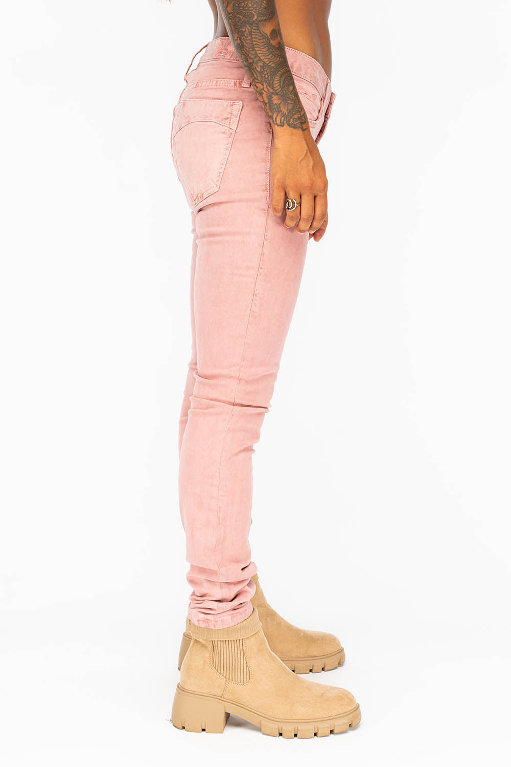 MID RISE WOMENS SKINNY JEANS IN LIGHT PINK WASH