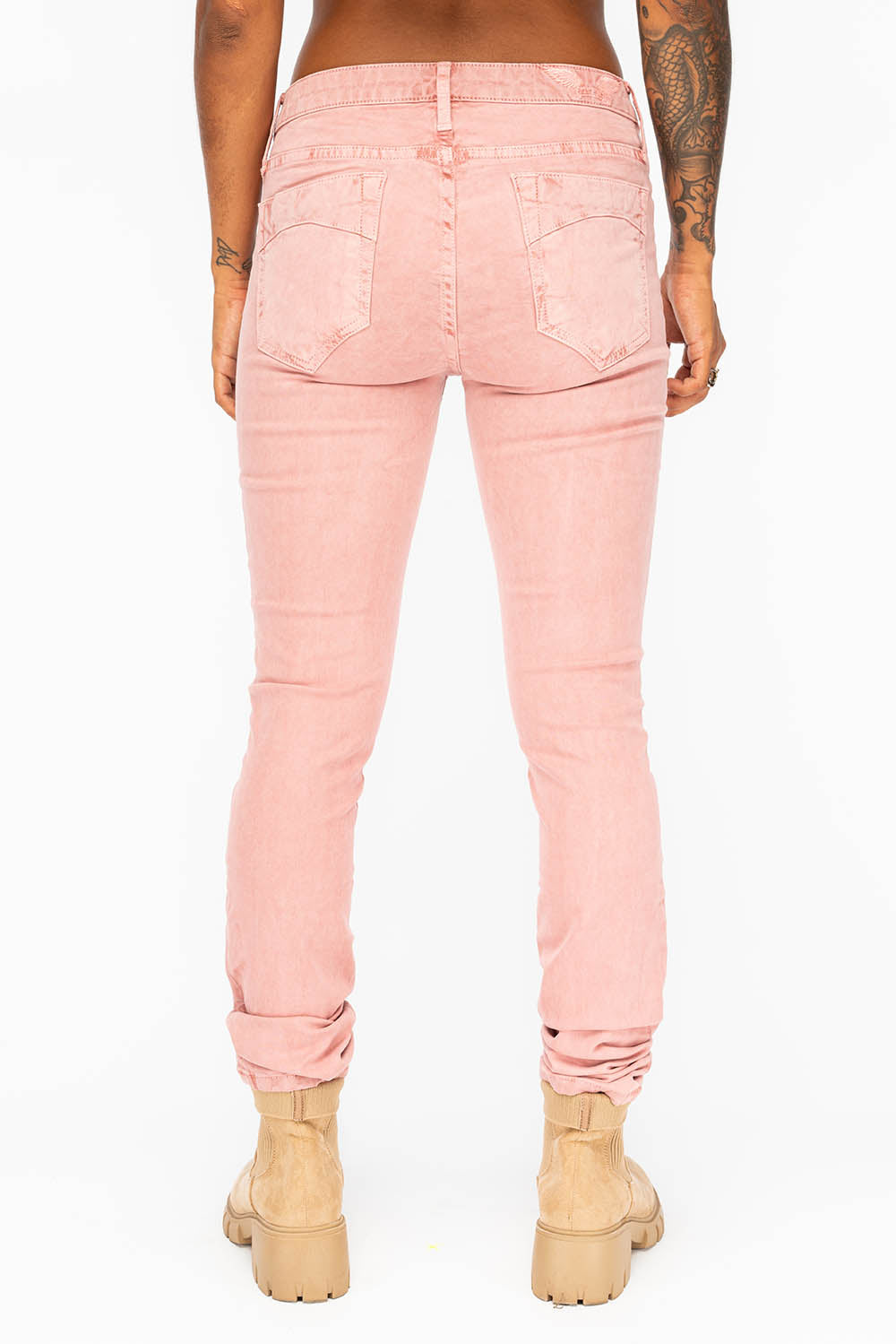 MID RISE WOMENS SKINNY JEANS IN LIGHT PINK WASH