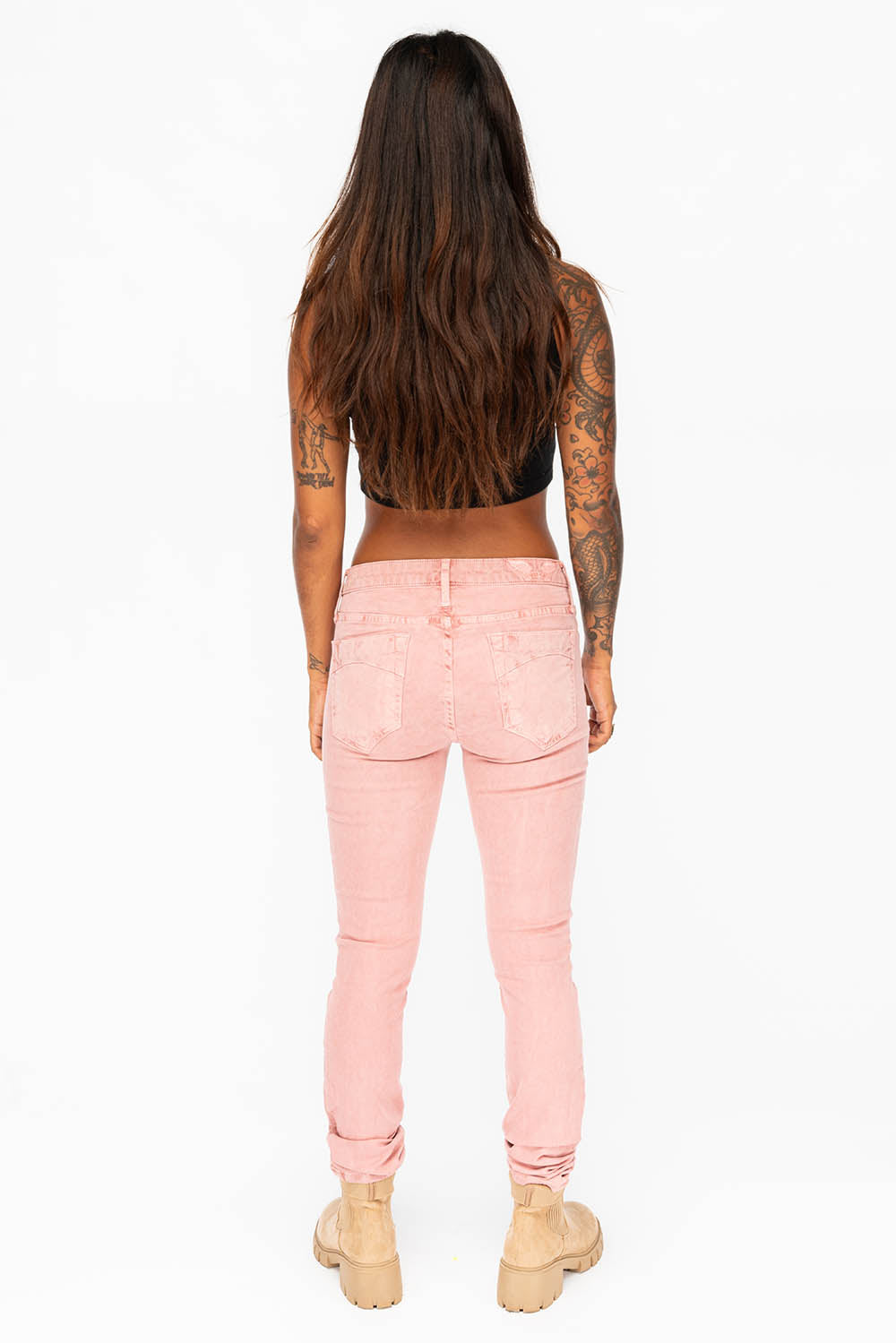 MID RISE WOMENS SKINNY JEANS IN LIGHT PINK WASH