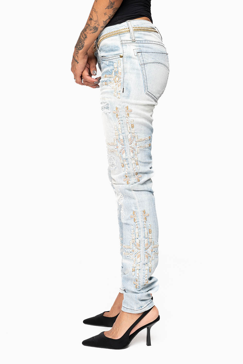 ROBIN’S WOMEN SKINNY JEAN IN CHAPA INDIGO NICOLE LIGHT BROKEN REPAIRED WITH EMBELISHMENT