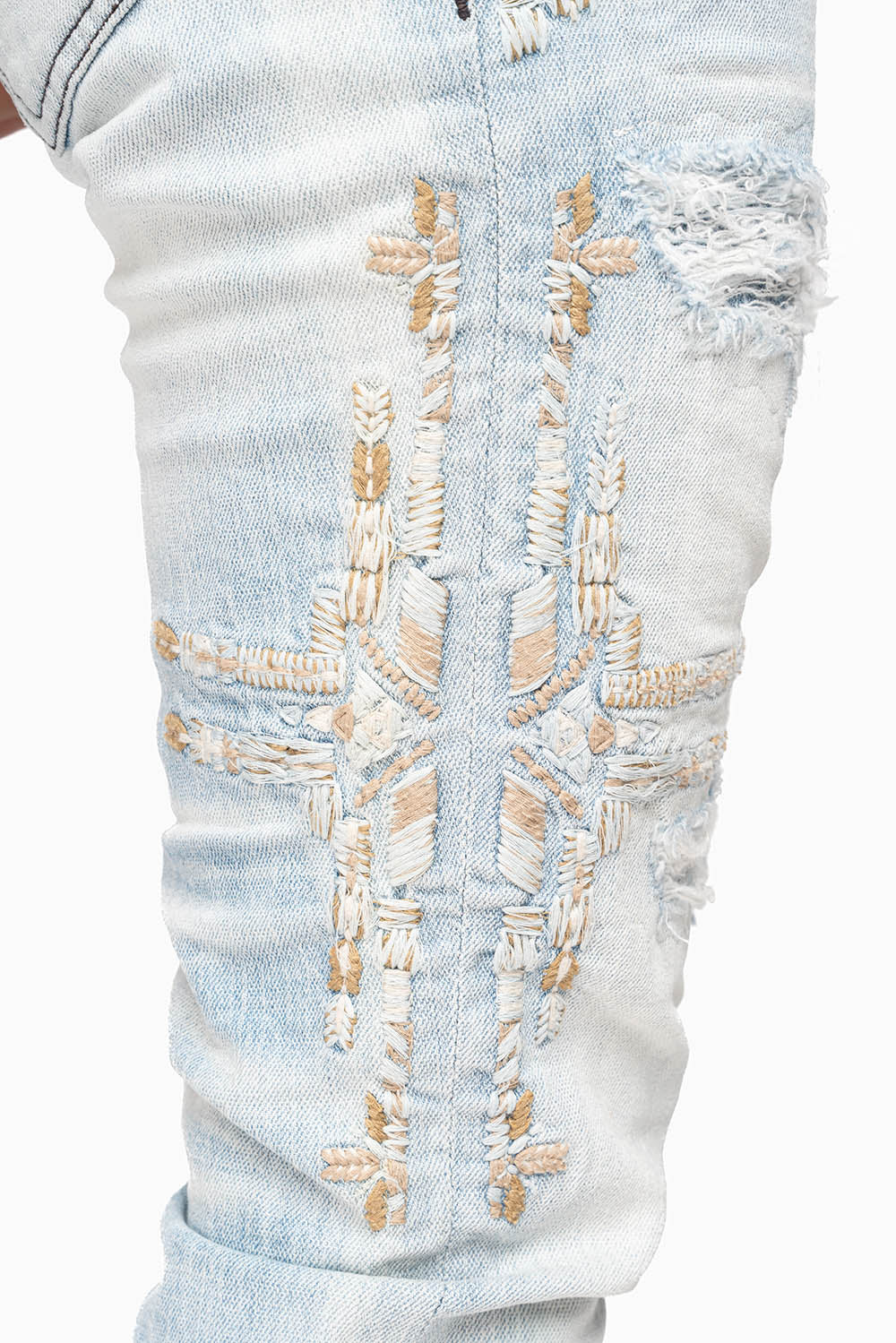 ROBIN’S WOMEN SKINNY JEAN IN CHAPA INDIGO NICOLE LIGHT BROKEN REPAIRED WITH EMBELISHMENT