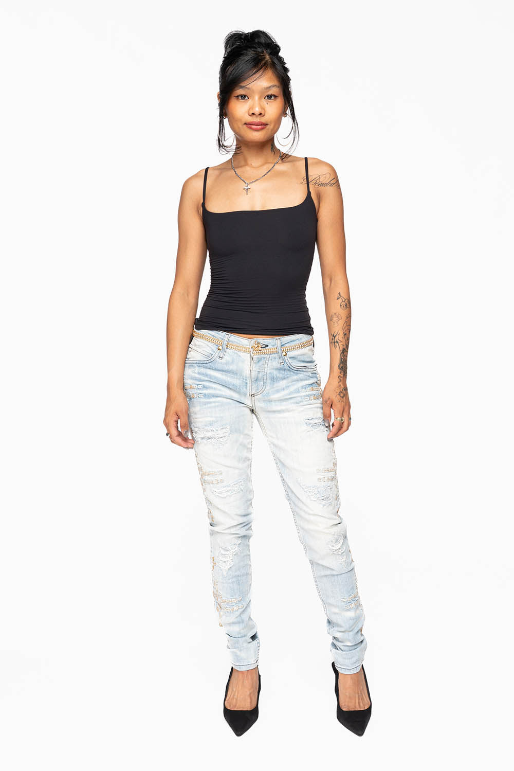 ROBIN’S WOMEN SKINNY JEAN IN CHAPA INDIGO NICOLE LIGHT BROKEN REPAIRED WITH EMBELISHMENT