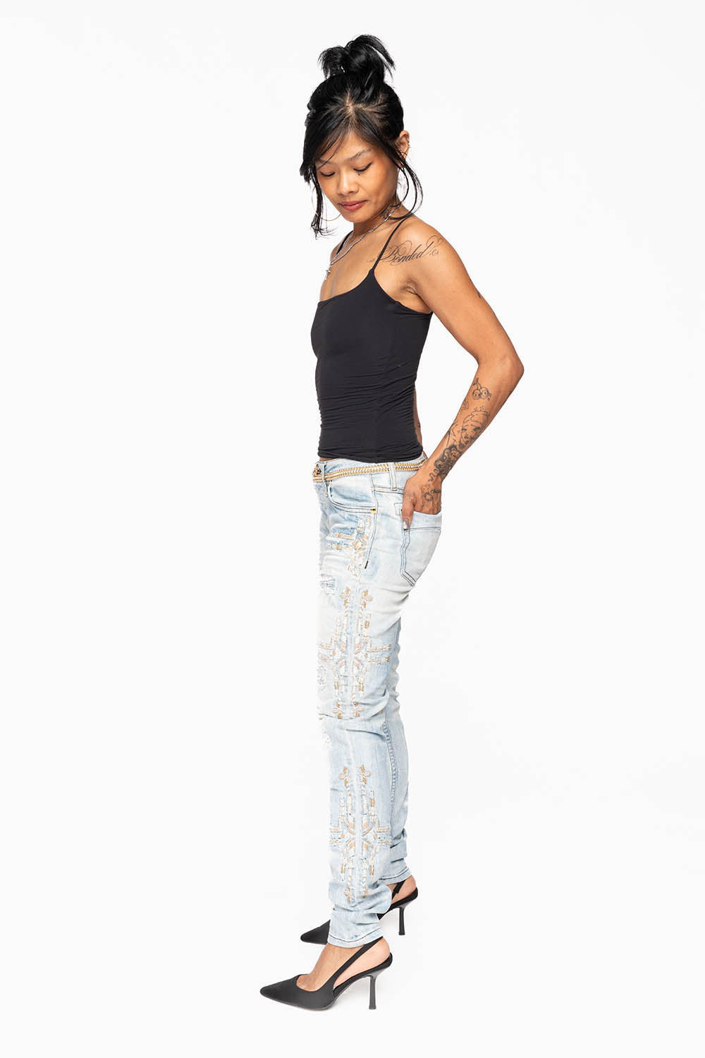ROBIN’S WOMEN SKINNY JEAN IN CHAPA INDIGO NICOLE LIGHT BROKEN REPAIRED WITH EMBELISHMENT