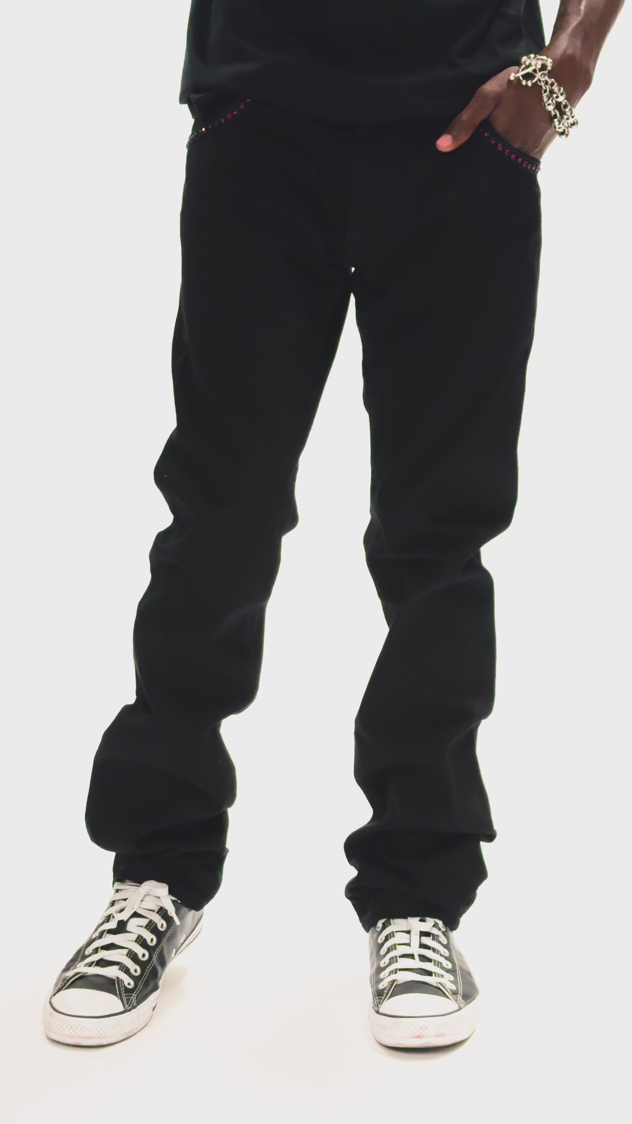 MENS CLASSIC STRAIGHT LEG ZIPPER JEAN IN PURE BLK WASH WITH RED