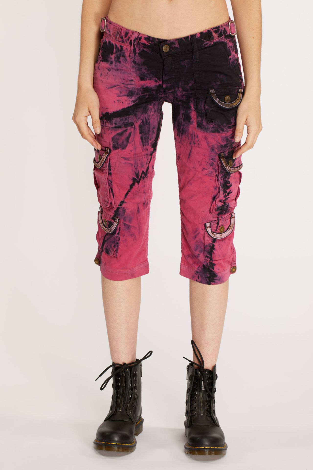 præcedens bestøve Knurre MILITARY STYLE WOMENS CARGO SHORTS IN TYE DYE PINK AND BLACK WASH